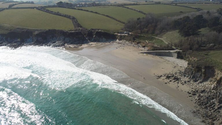 Porthcurnick Beach Hidden Hut