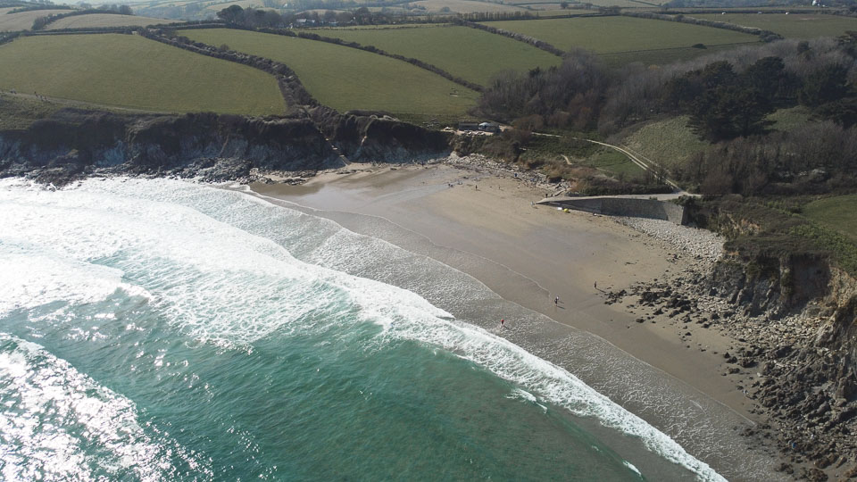 Porthcurnick Beach Hidden Hut