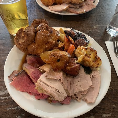 The Farmers Arms sunday roast